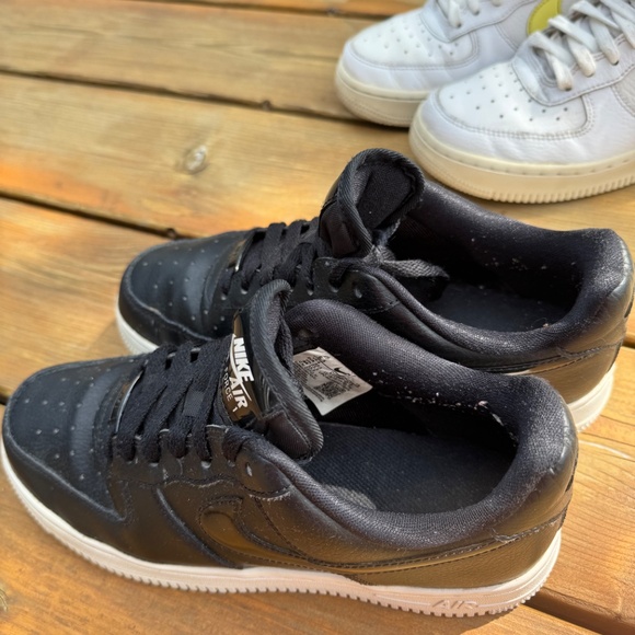 2 pairs of Nike Air Force 1 women size 6.5 - Picture 8 of 10